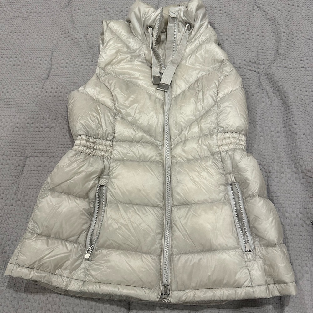 Athleta grey/cream puffer vest